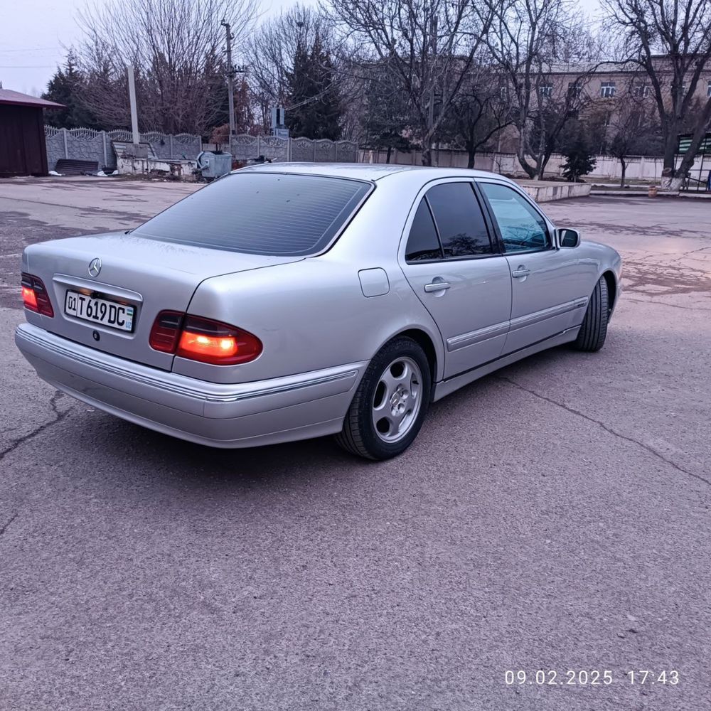 Mercedes Benz E200