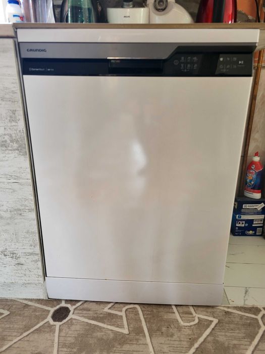 Продавам съдомилня Grundig GR7700