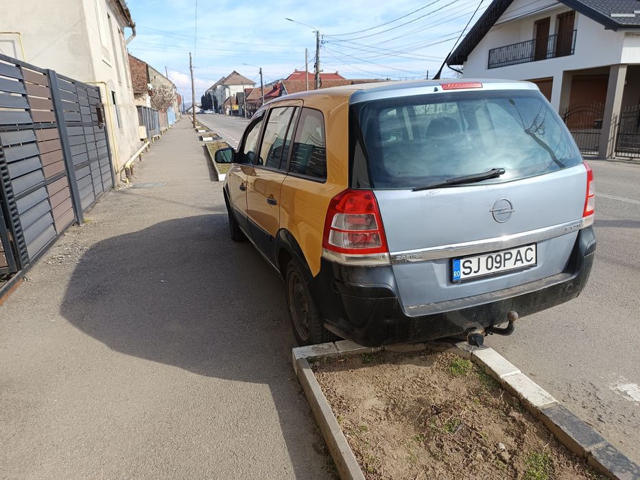 Opel Zafira b 2010 .1.9cdti