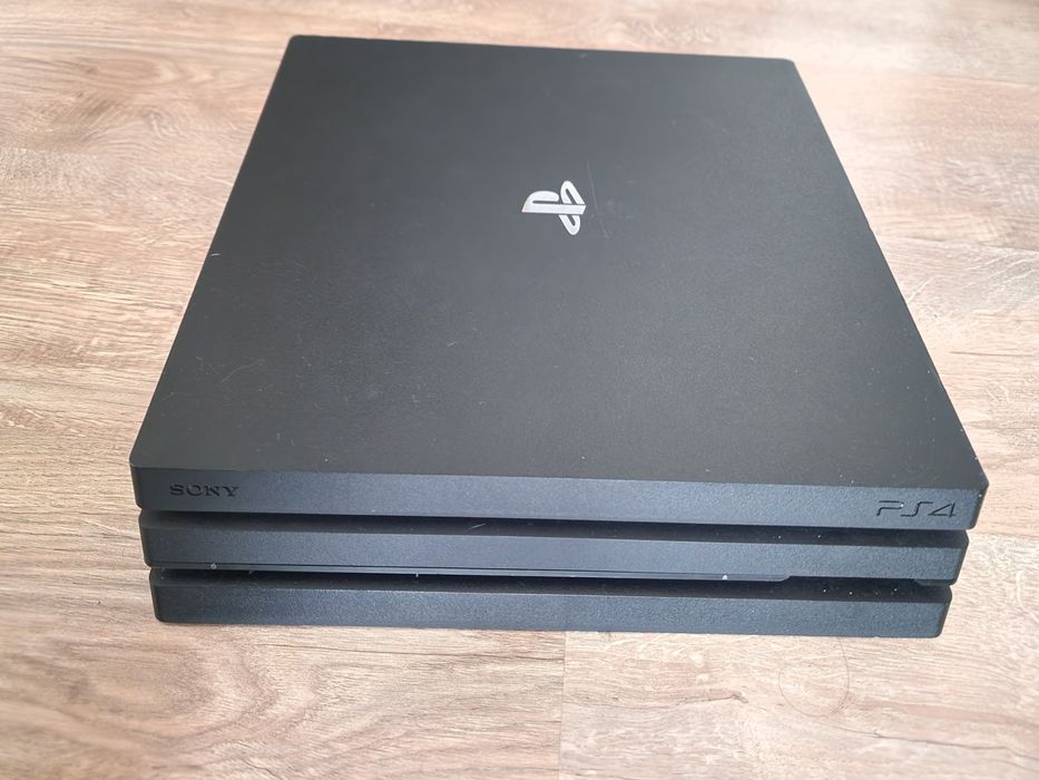 PlayStation 4 Pro / 1TB