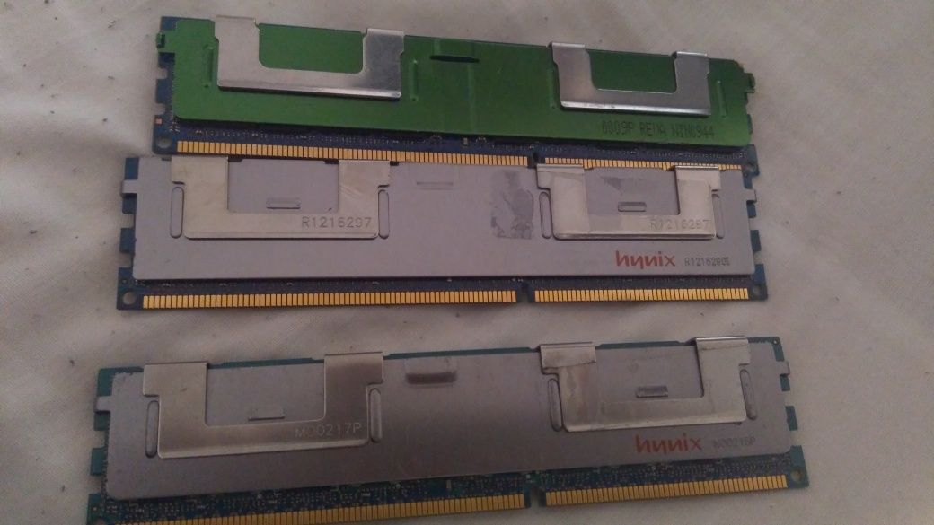 Memorie RAM DDR3 Server 4 GB x 3 Hynix Nanya HMT151R7BFRAC NT4GC72B4NA