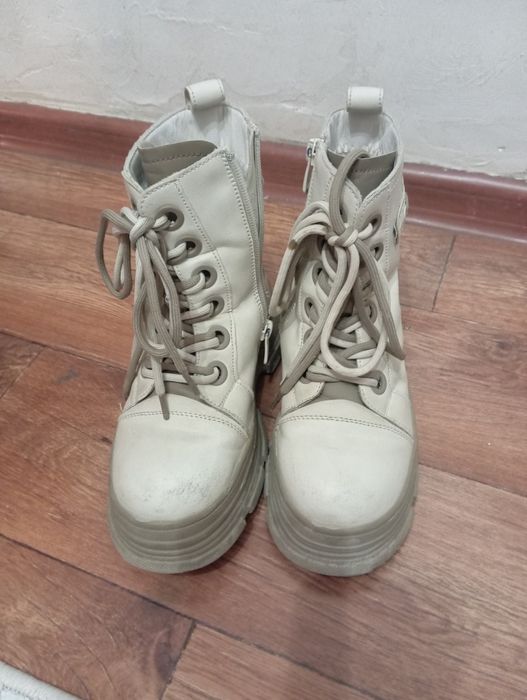 Кыздын етиги сатылады