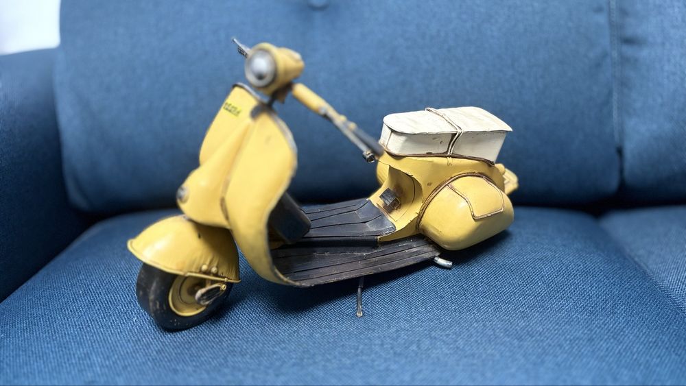 Macheta Scoter Vespa Tabla-Detalii F Bune-Anglia-30 cm-Citeste Anuntul