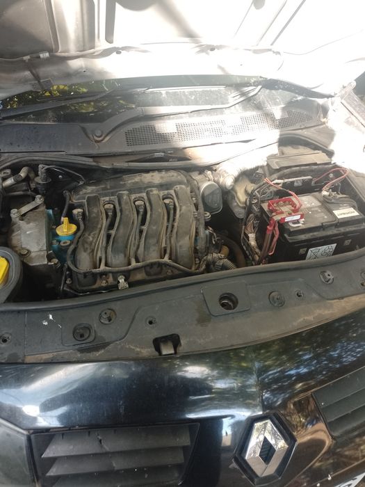 Vând Renault Megane 2 decapotabil cu volan pe dreapta.+ Una bonus