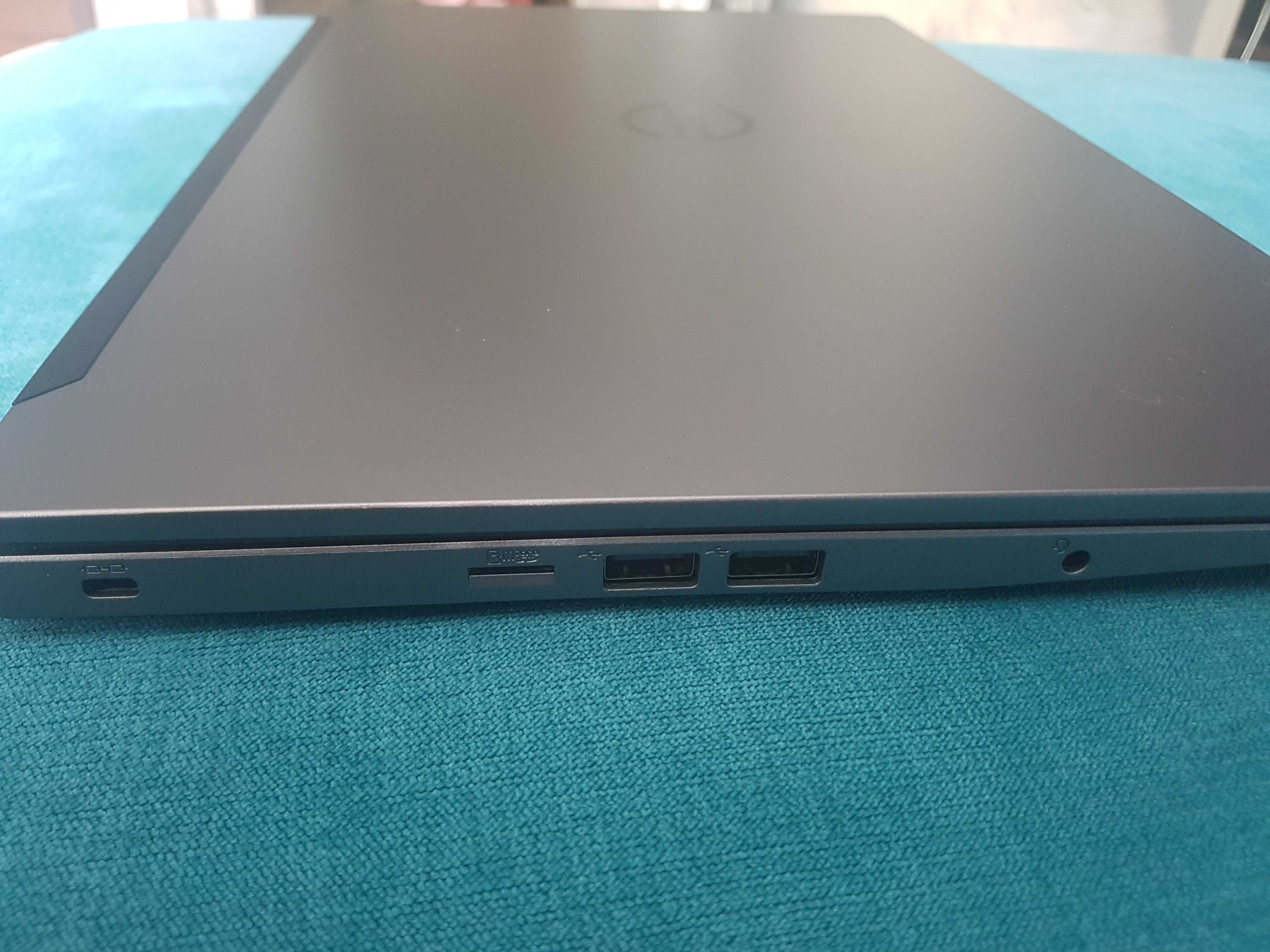 лаптоп 15.6" / Windows 11 / Chrome OS / 6 часа батерия