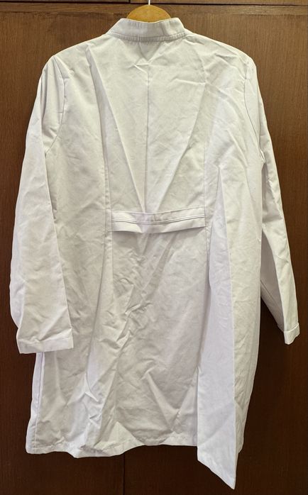 Бяла работна манта