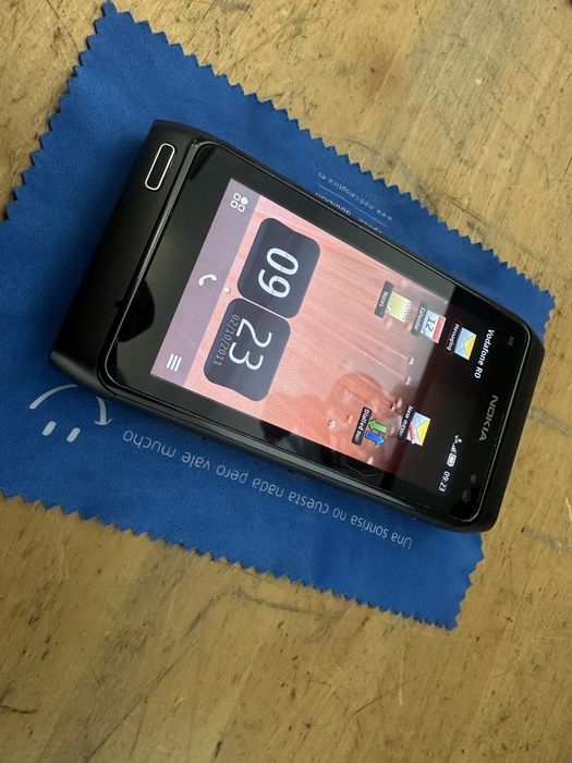 Nokia n8 negru la culoare