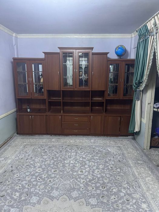 Mebellar Divan Stenka ugoloklari stol