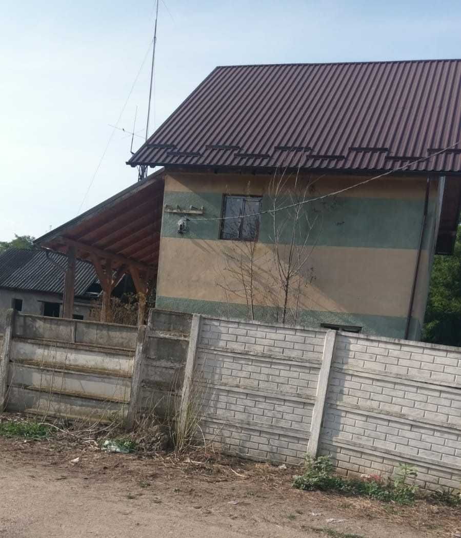 Vila cu etaj, pretabila locuinta sau birouri+spatiu productie