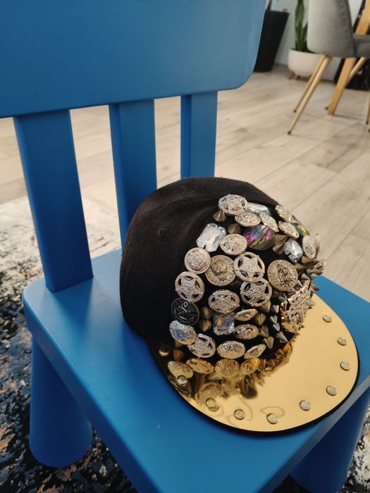 Șapcă aurie cu ținte