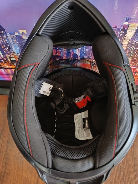 Мото шлем от итальянского бренда UOSS