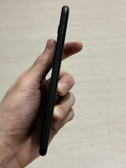 iPhone 7 32GB в хорошем состоянии