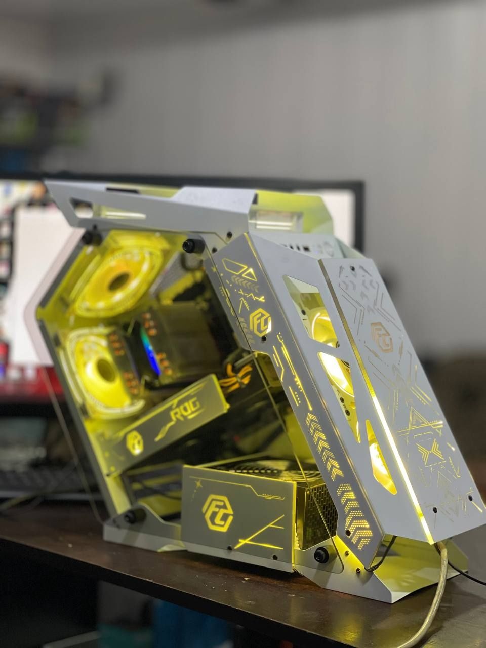 O'yin va Montaj uchun PC va Monitor