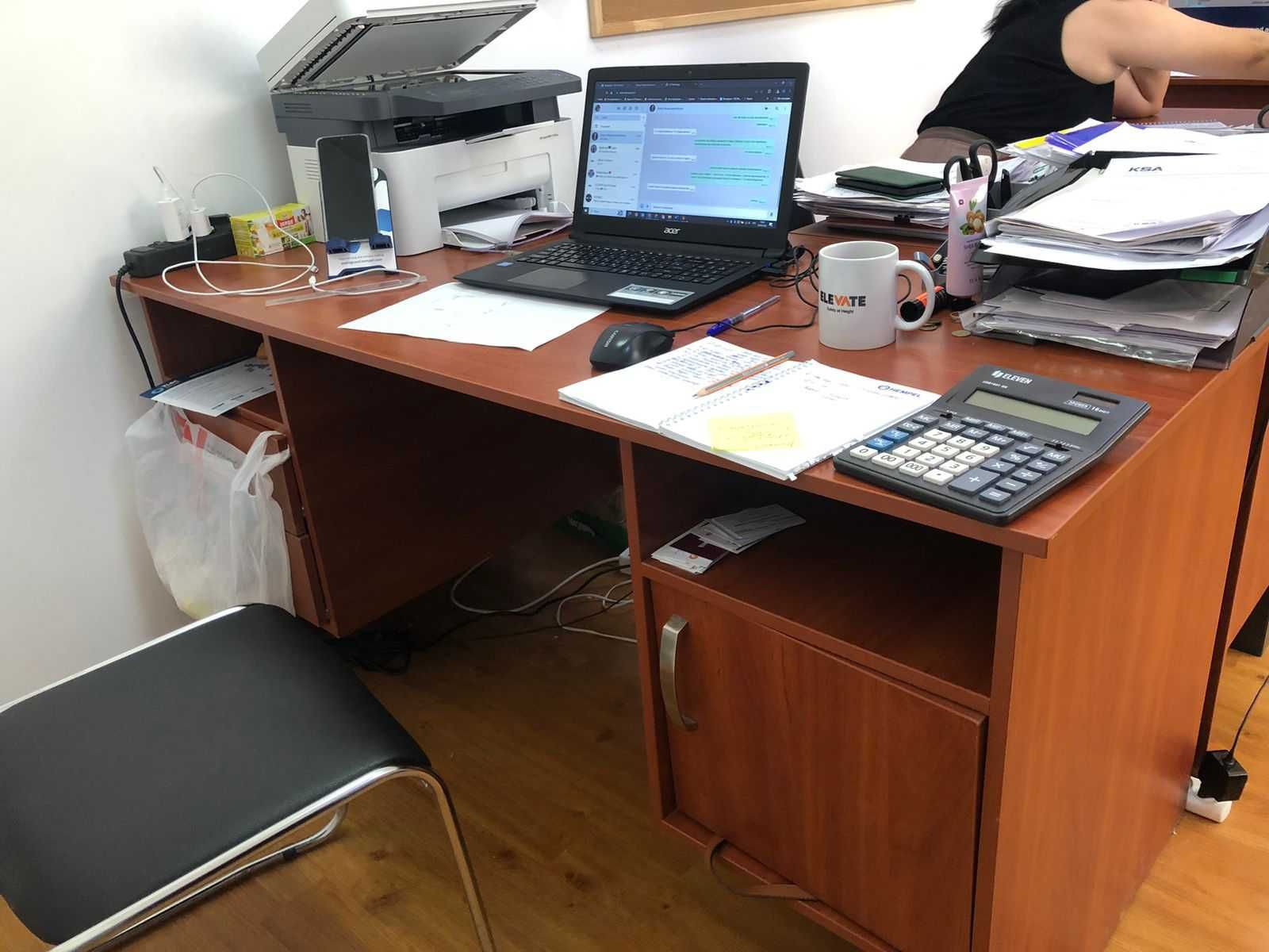 Офисные столы в хорошем состоянии