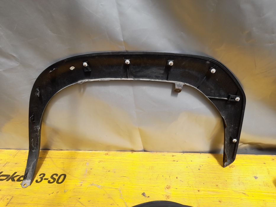 Лайсна калник  тойота ярис крос 2022г Toyota jaris Cross