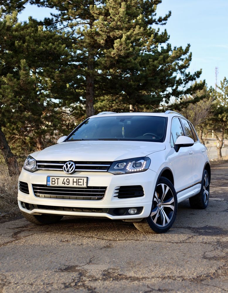 VW Touareg 7P R-line 3.0 4x4 2012  *Panoramic bi-xenon Full LED Perlat