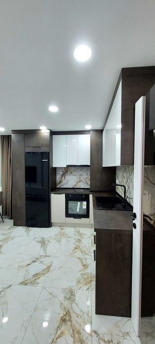 Дава се под наем Тристаен апартамент в Шумен, Тракия - 90 кв.м за 612 € - Снимка #11