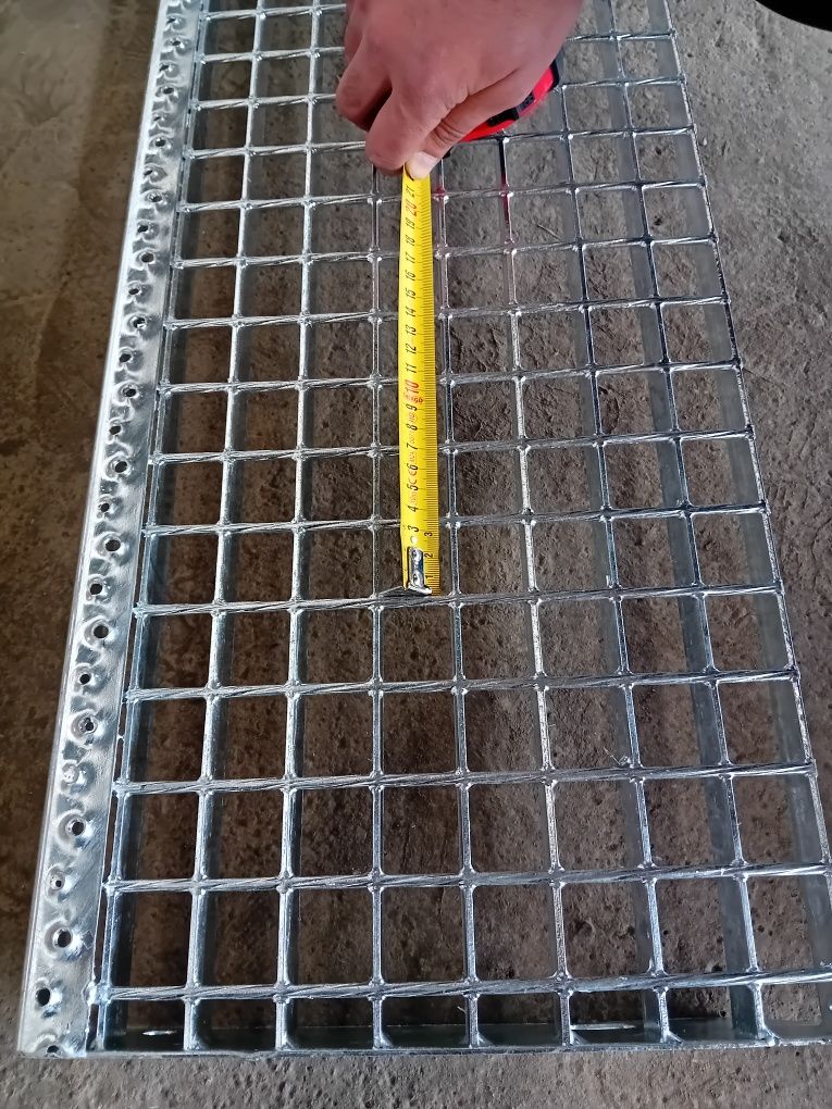 Scara metalica zincata 4mm grosime noi