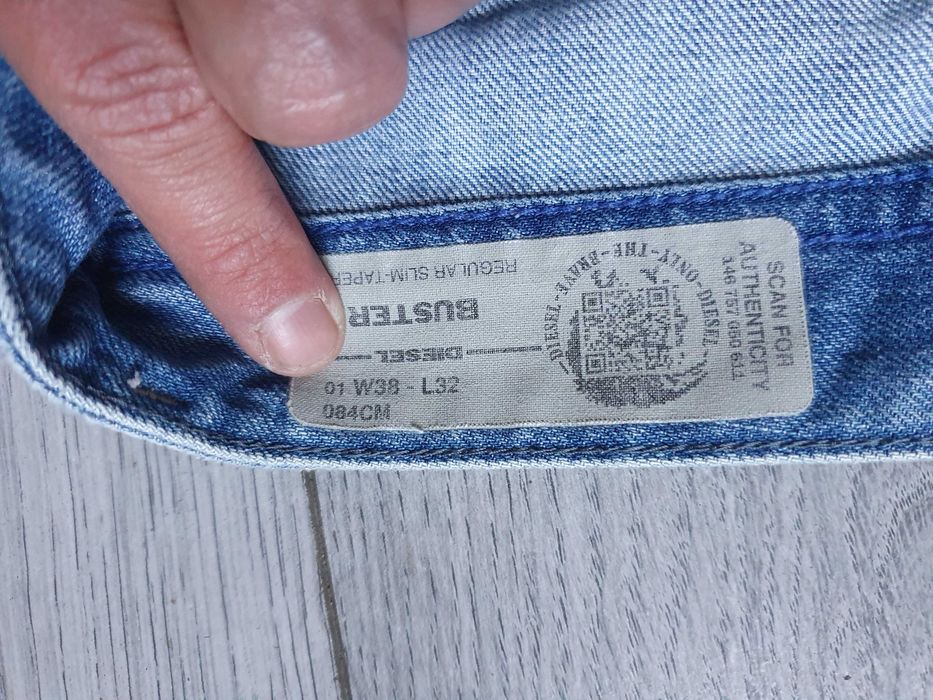 Blugi DIESEL "Buster" Slim-Tapered - Marime W38 L32 (Talie 103 cm)