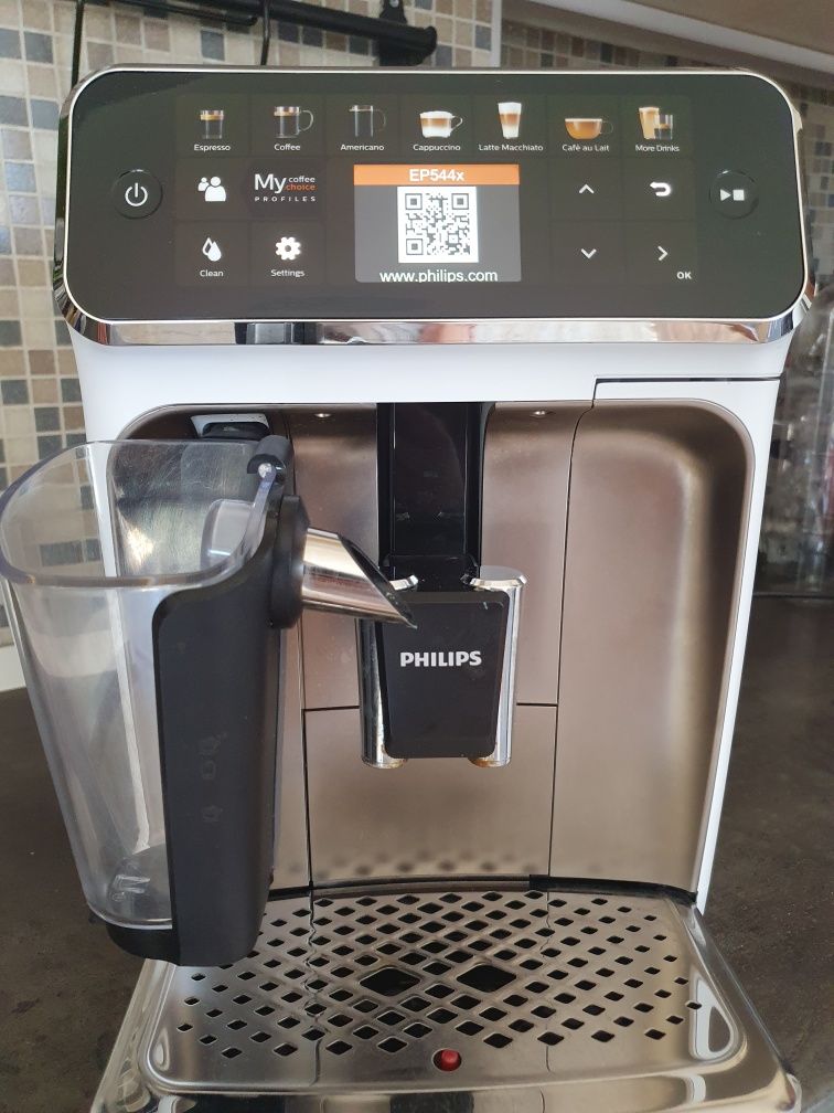 Espressor automat Phillips LatteGo seria 5400 model EP5443/90