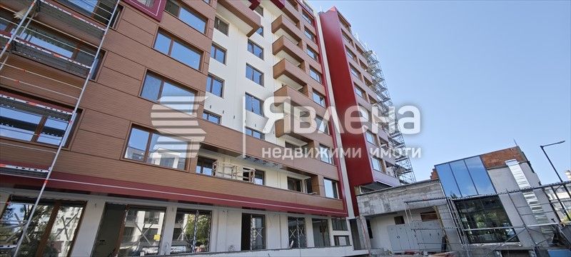 ЯВЛЕНА ЛАГЕРА продава 3-стаен апартамент в новостр