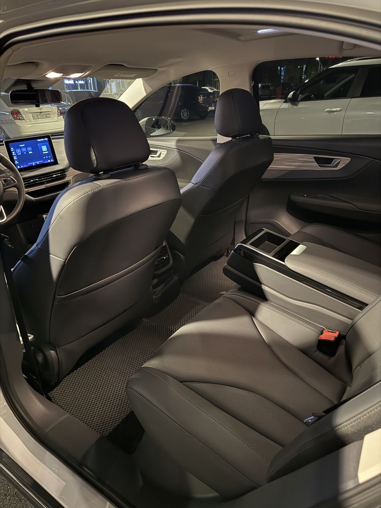 Srochno Sotiladi Hongqi Eqm5 500km 2025 Full Pozitsa.