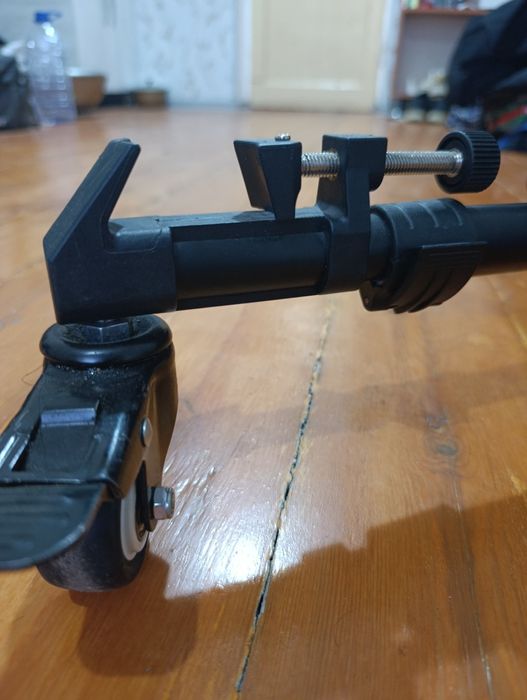 Shtativga g‘ildirakli oyoqlar sotiladi