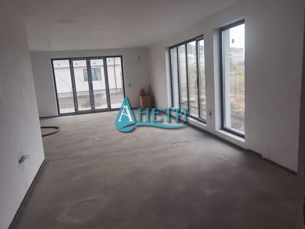Едноетажна къща 160 м2 с двор в гр.Костинброд, кв.Зора. Отлична