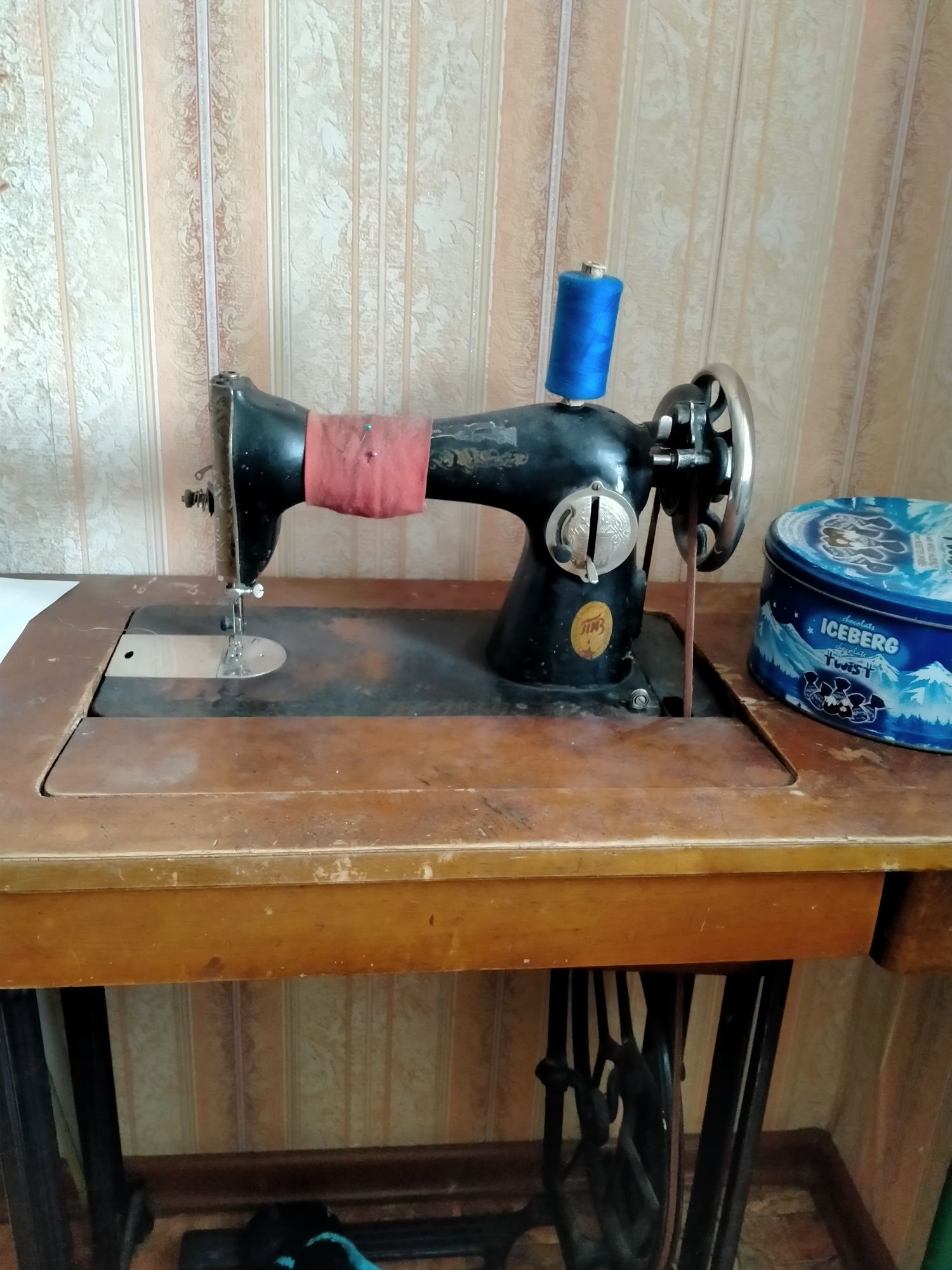 Швейная машинка и оверлоги