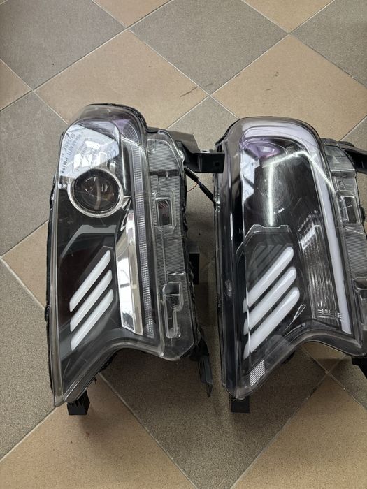 Faruri stanga Ford Ranger