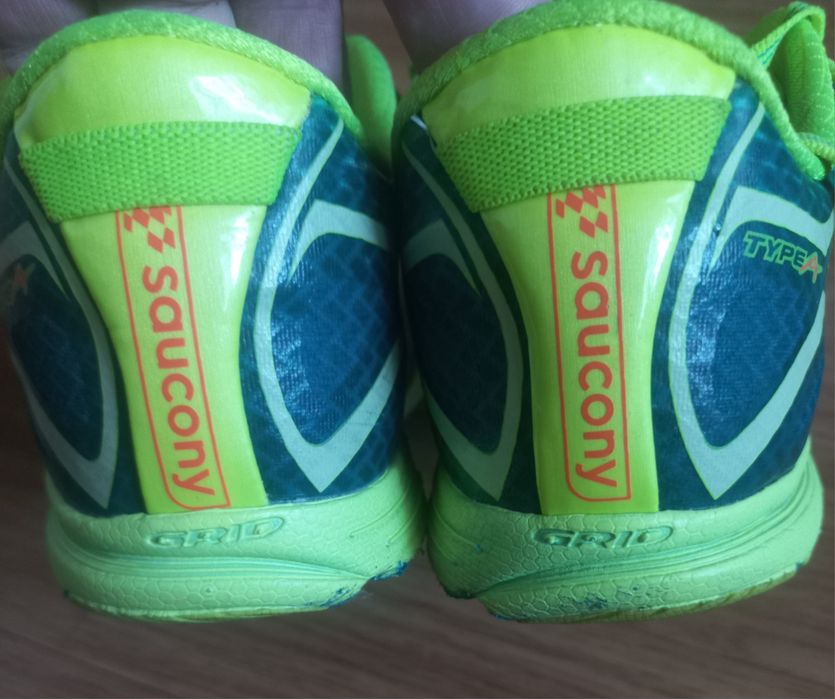 Vând pantofi sport Saucony