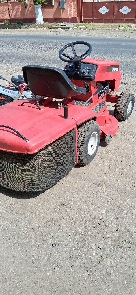 Tractor         tăiat    iarba