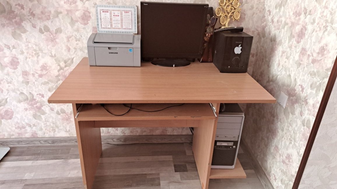 Продаётся компьютерный столик