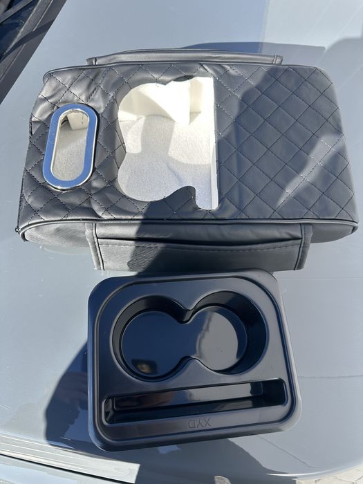 Suport cotiera auto cu multe compartimente