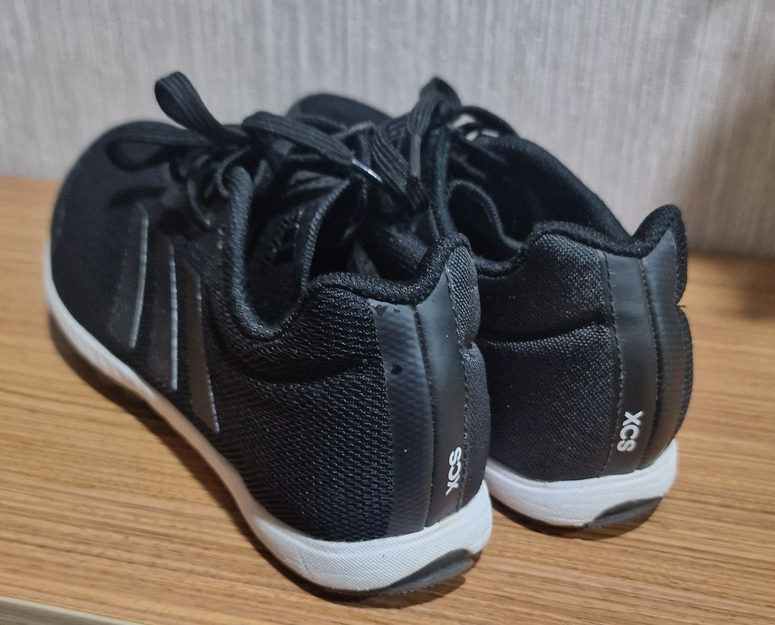 Шпайкове Adidas, н-р 36,5 за лека атлетика.