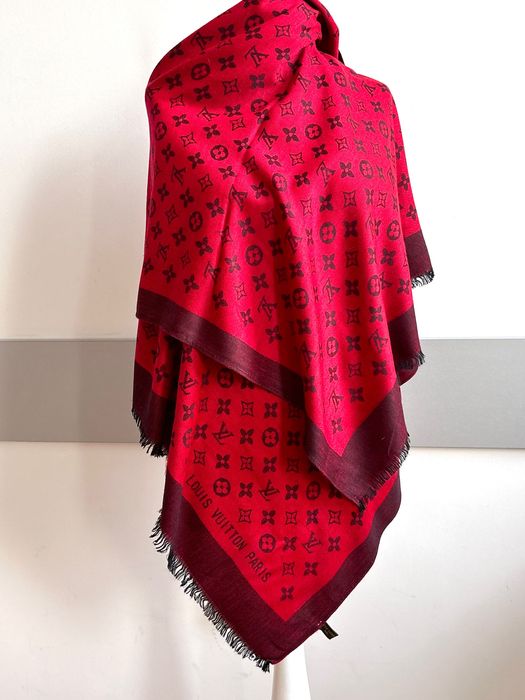Красив шармантен шал Louis Vuitton