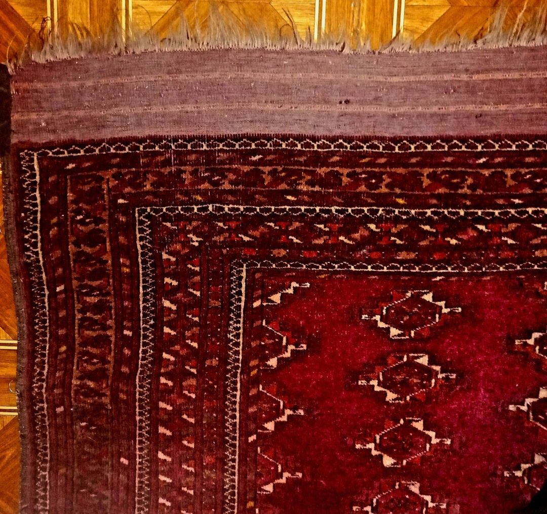 Антикварный  старинный  туркменский ковёр редкого дизайна !
