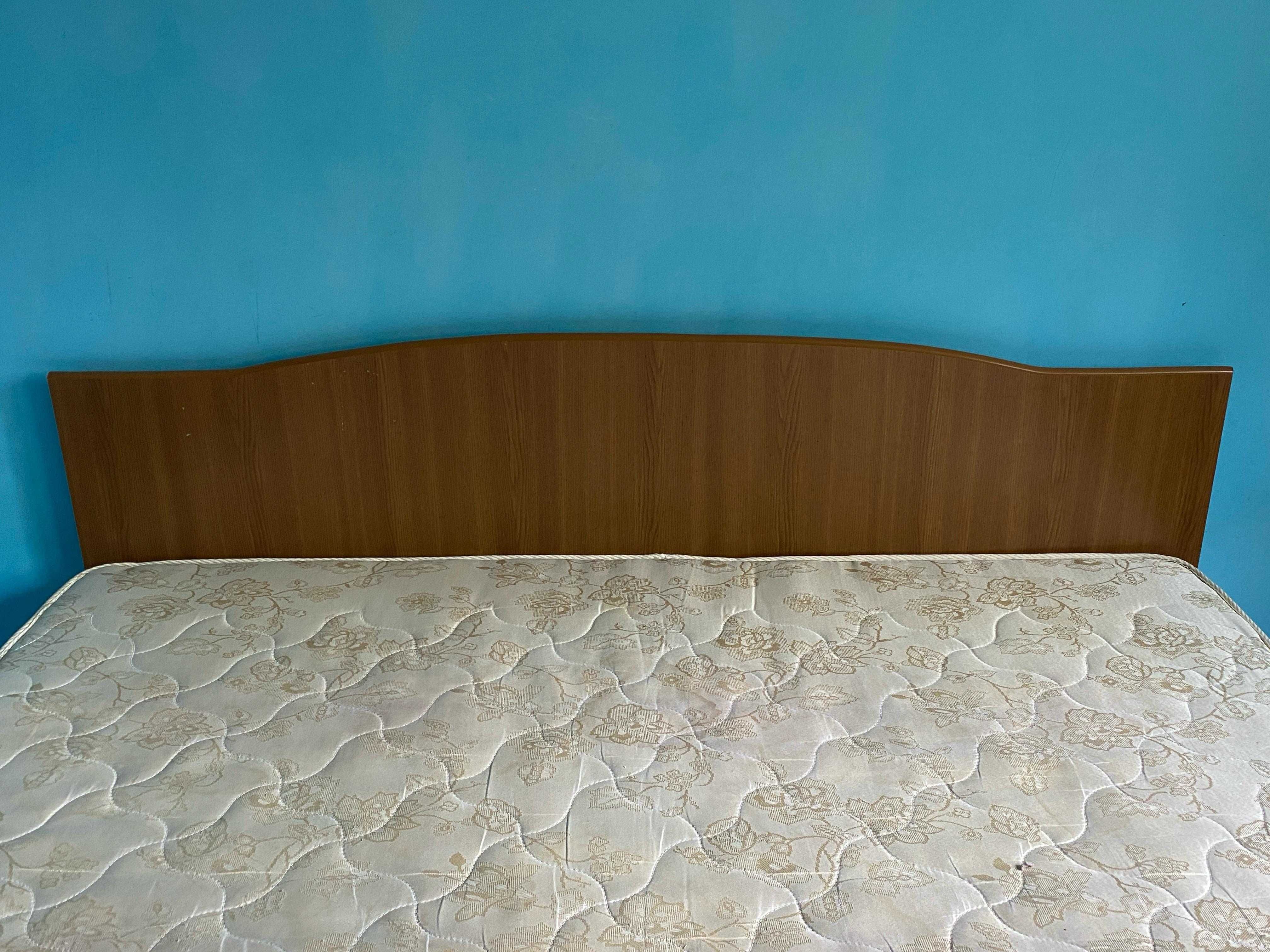 Pat Dublu de Centru cu Ladă Depozitare și Saltea 180X200 cm
