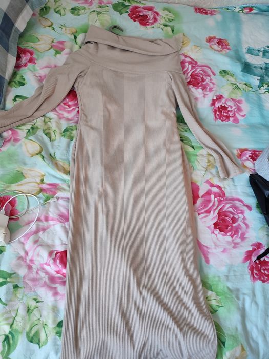 Продам платье молочного цвета