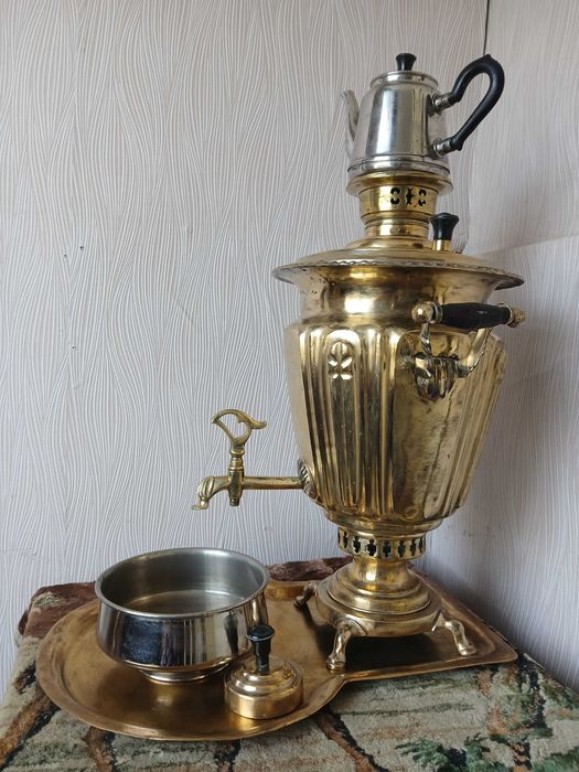 Самовар в полном комплекте 1900 года.