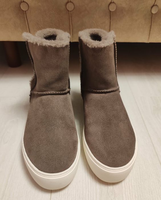 UGG cizme piele întoarsă
