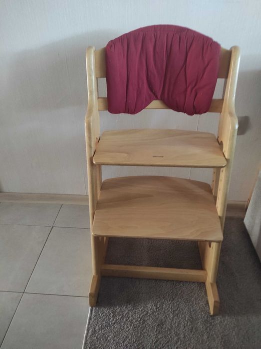 Дървен стол за хранене