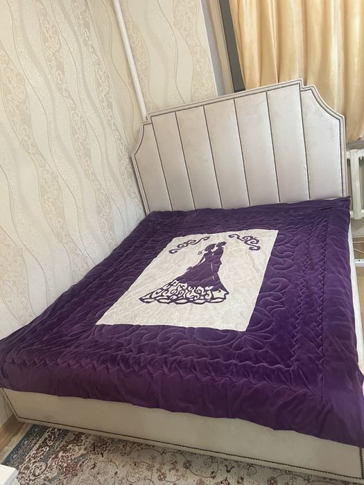 Срочно продам двухспальную кровать.