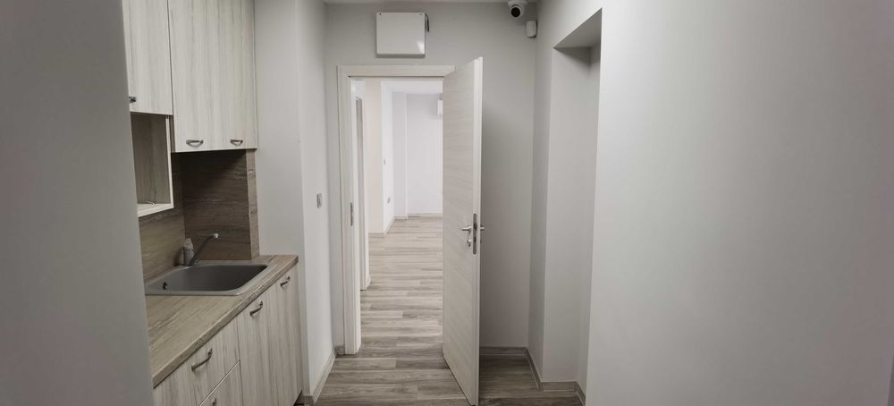 Дава се под наем Офис в Пловдив, Център - 130 кв.м за 1581 € - Снимка #13