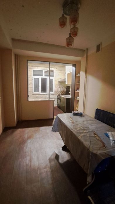 Чирчик шахар 
Навои атлант тепасида  
#1-хона 1-этаж 
Квартира ижар