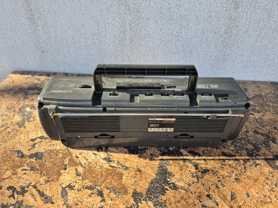 Vând Radio casetofon marca Sharp model WQ-T205H (GY)Functional

- Nu a