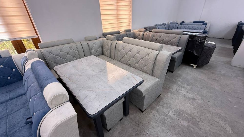 Кухонный уголок 160*190 стол 2 та пуфик