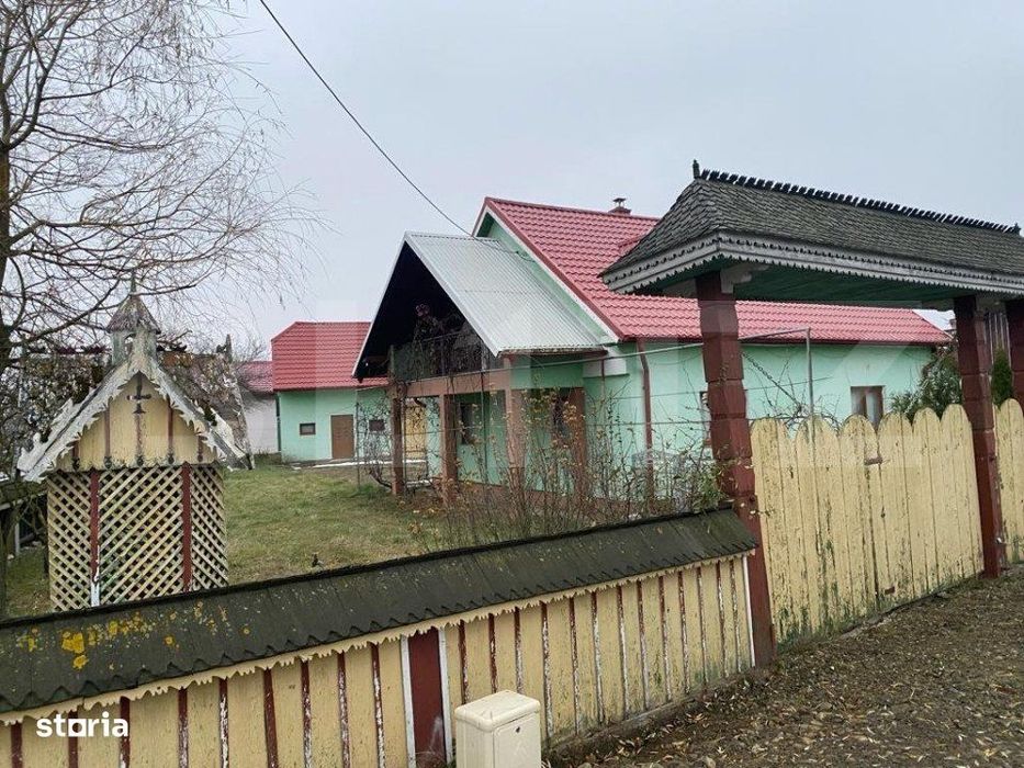 Casa si hala de vanzare, in Horodnic de Sus