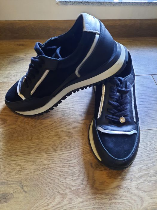 Дамски черни маратонки