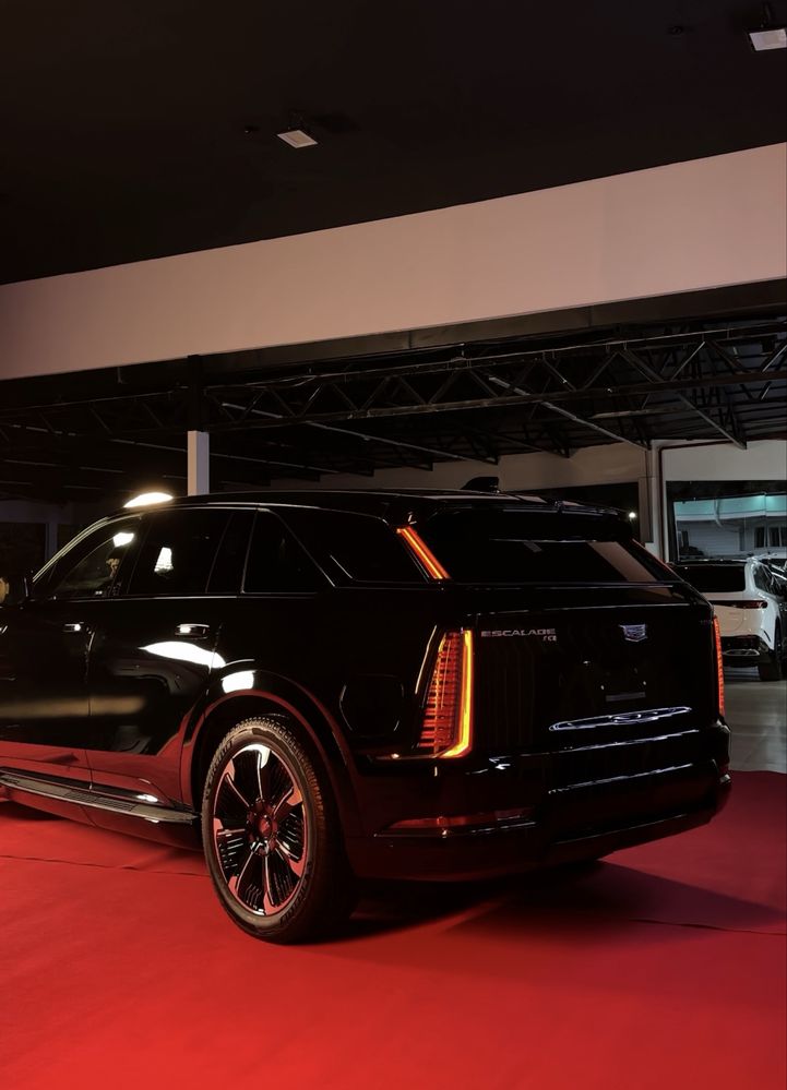 Cadillac Escalade IQ Sport 2